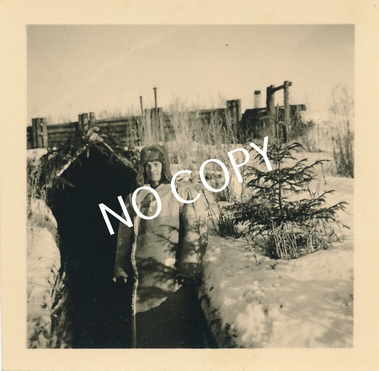 Photo WW II Wehrmacht Soldier Shelter Winter Russia РОССИЯ H1.76