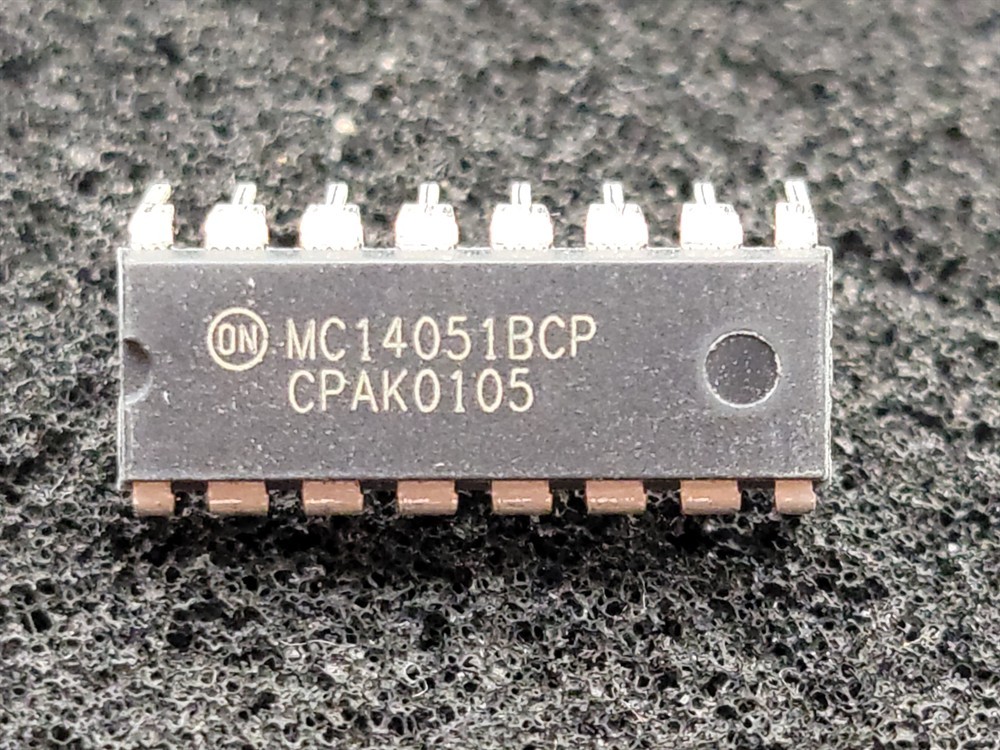 New (21pcs) MC14051BCP ONSEMI IC Logic
