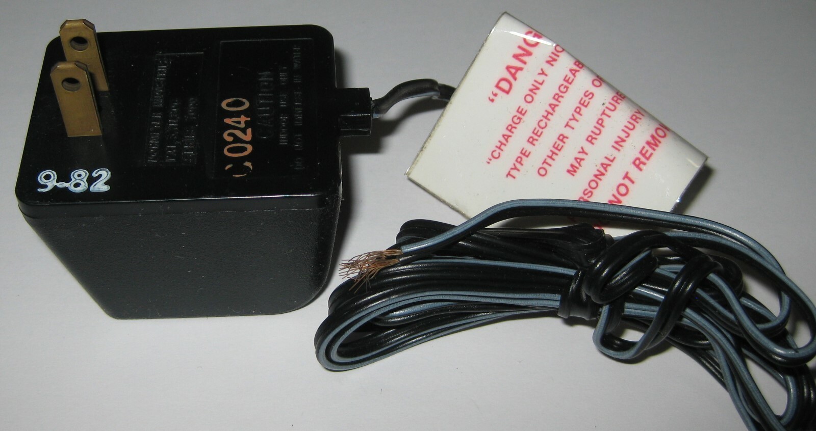 Liteon DC Power Supply 9 VDC - 750 mA Power Adapter - 120 V Input - 5.5 mm Plug