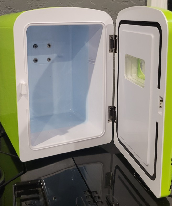 Mountain Dew MIS134MD Mini Portable Compact Fridge | Intertek 2020 | USED