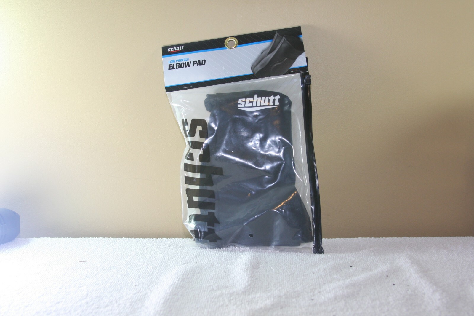 Schutt Low Profile Elbow Pads NEW in original package Large Varsity Black