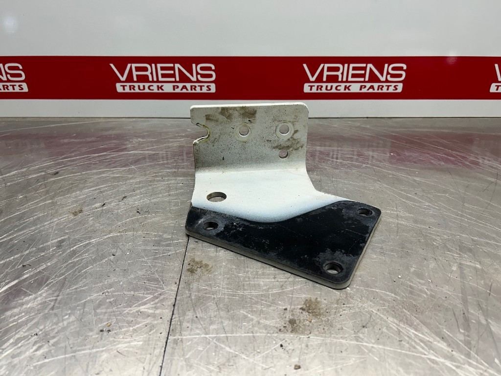 KENWORTH BRACKET-HOOD TO HINGE STRAP RH L11-1215R