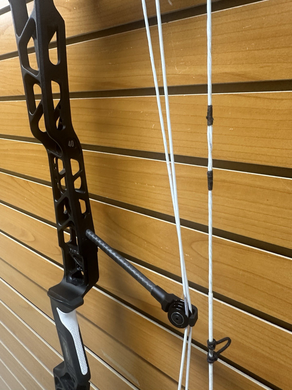 Mathews TITLE 40 Compound Bow - Black - RH - Barely Shot