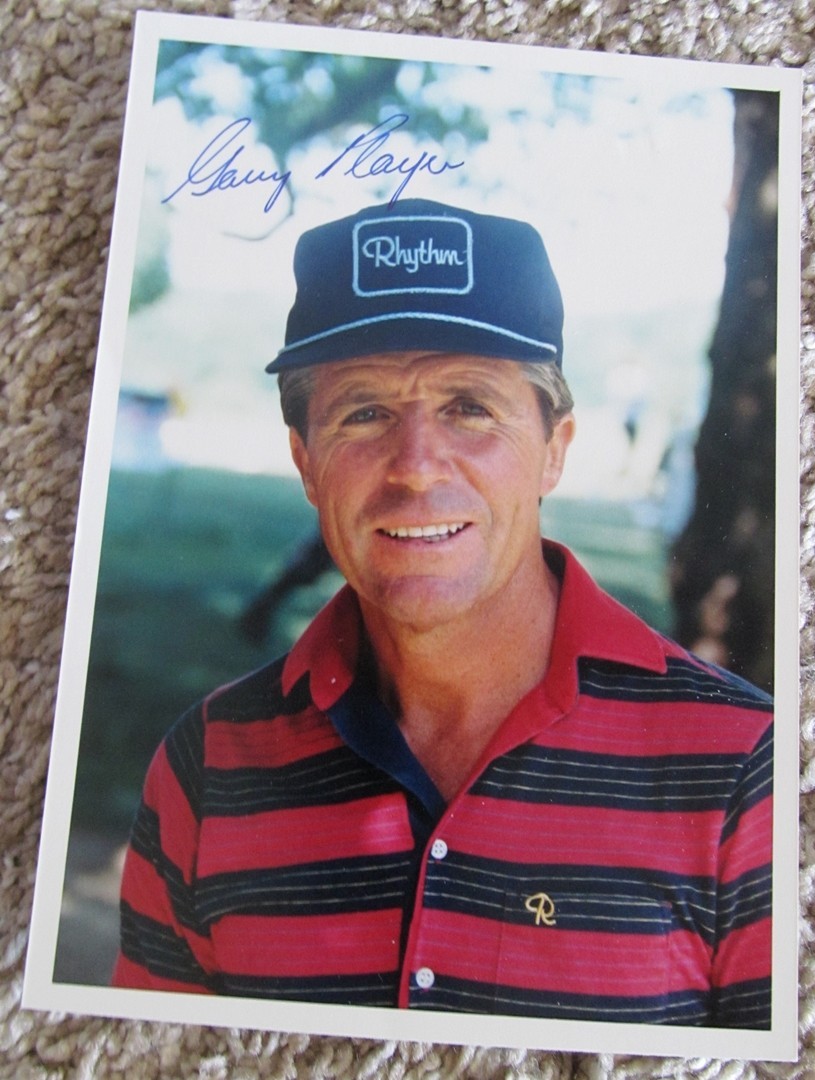 GARY PLAYER AUTOGRAPHED COLOR PHOTO