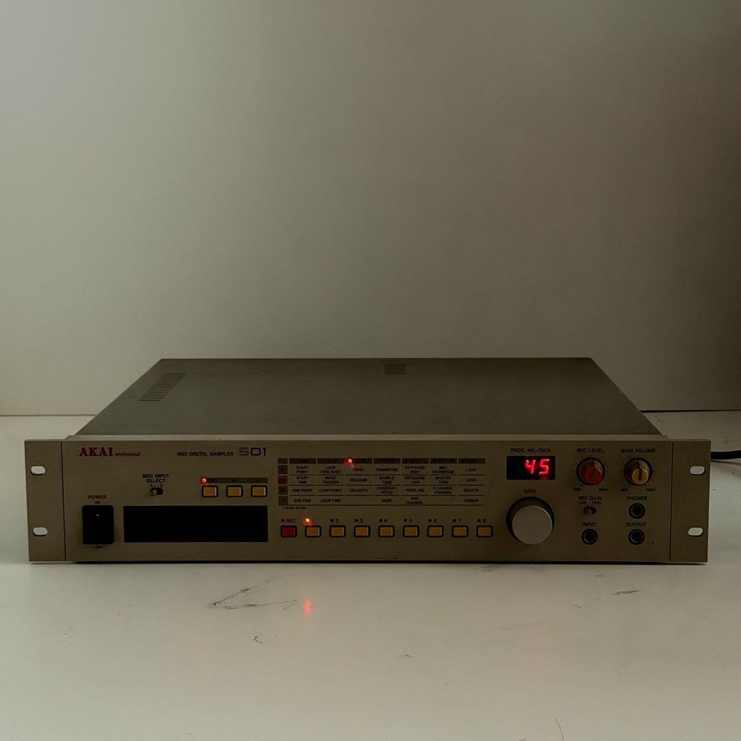 AKAI Professional S01 16-Bit MIDI Digital Sampler 2U Rackmount Floppy USED