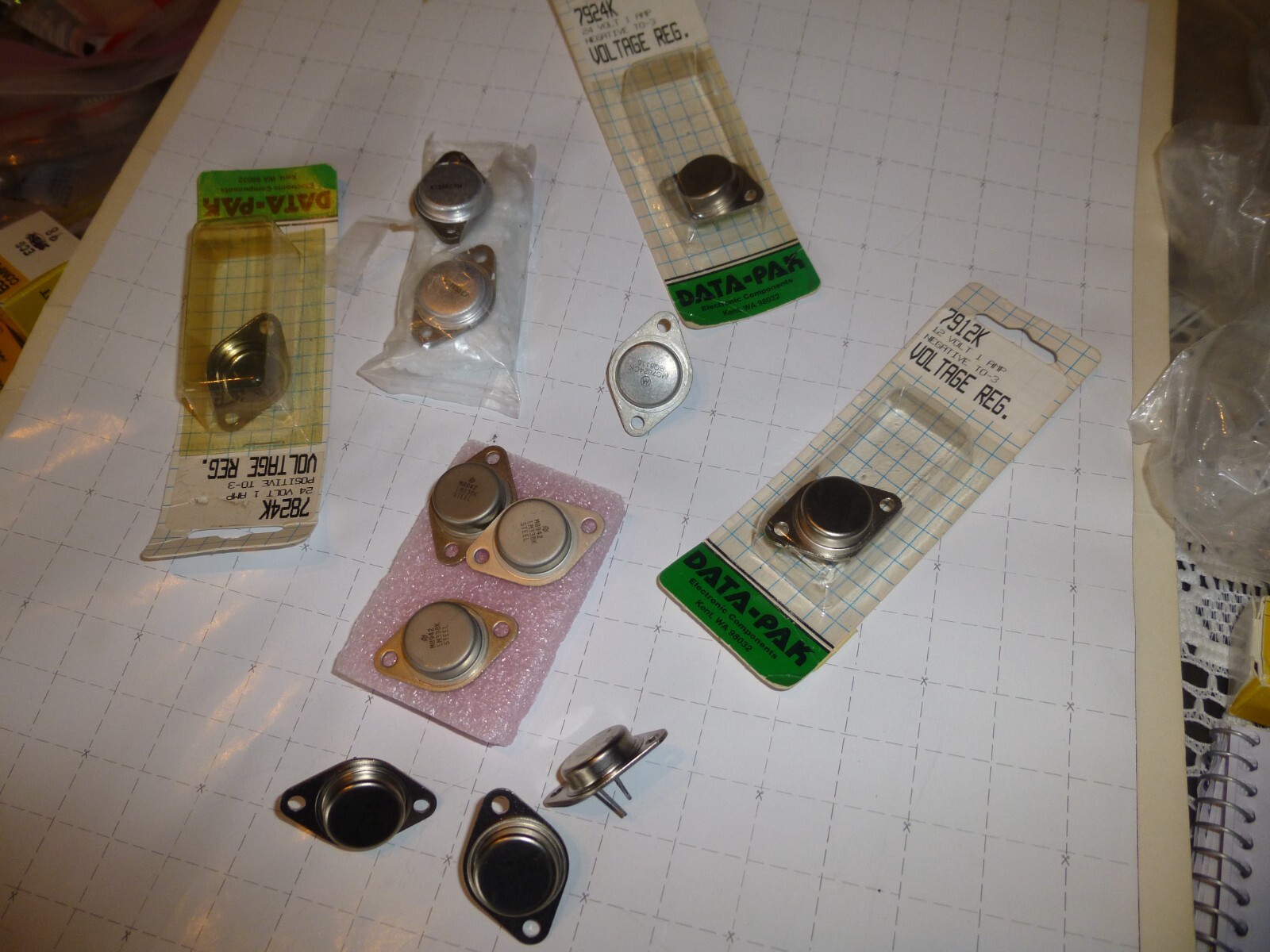 TO-3 Voltage regulator devices , assorted eg: MC7905CK, 7912K, 7812K,7924K,7824K