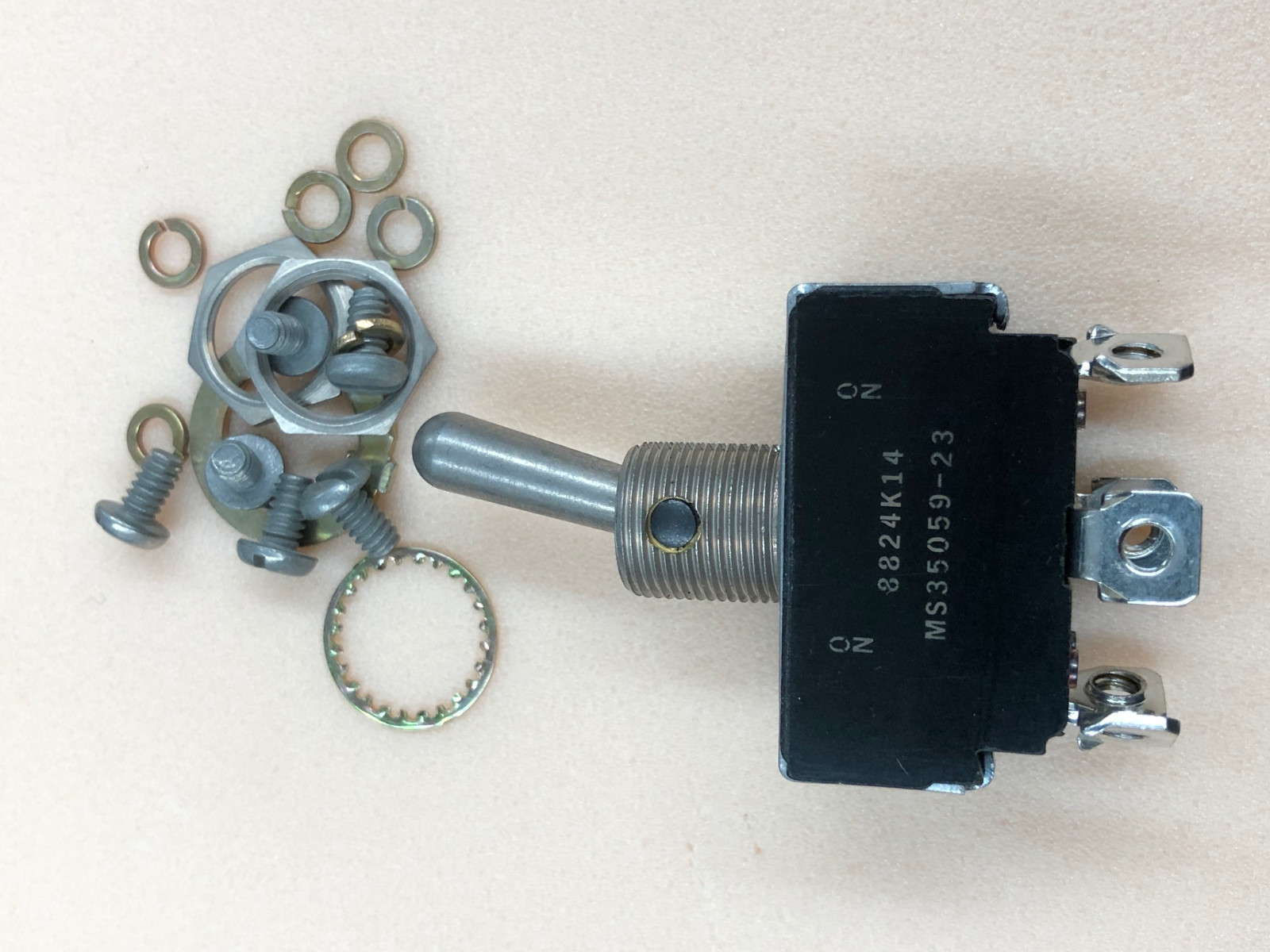 NEW Eaton Cutler Hammer  Toggle Switch 8824K14 (Lot of One switch)