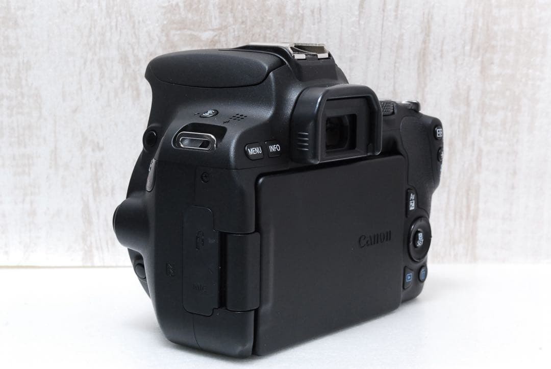 Canon Kiss X9 672543