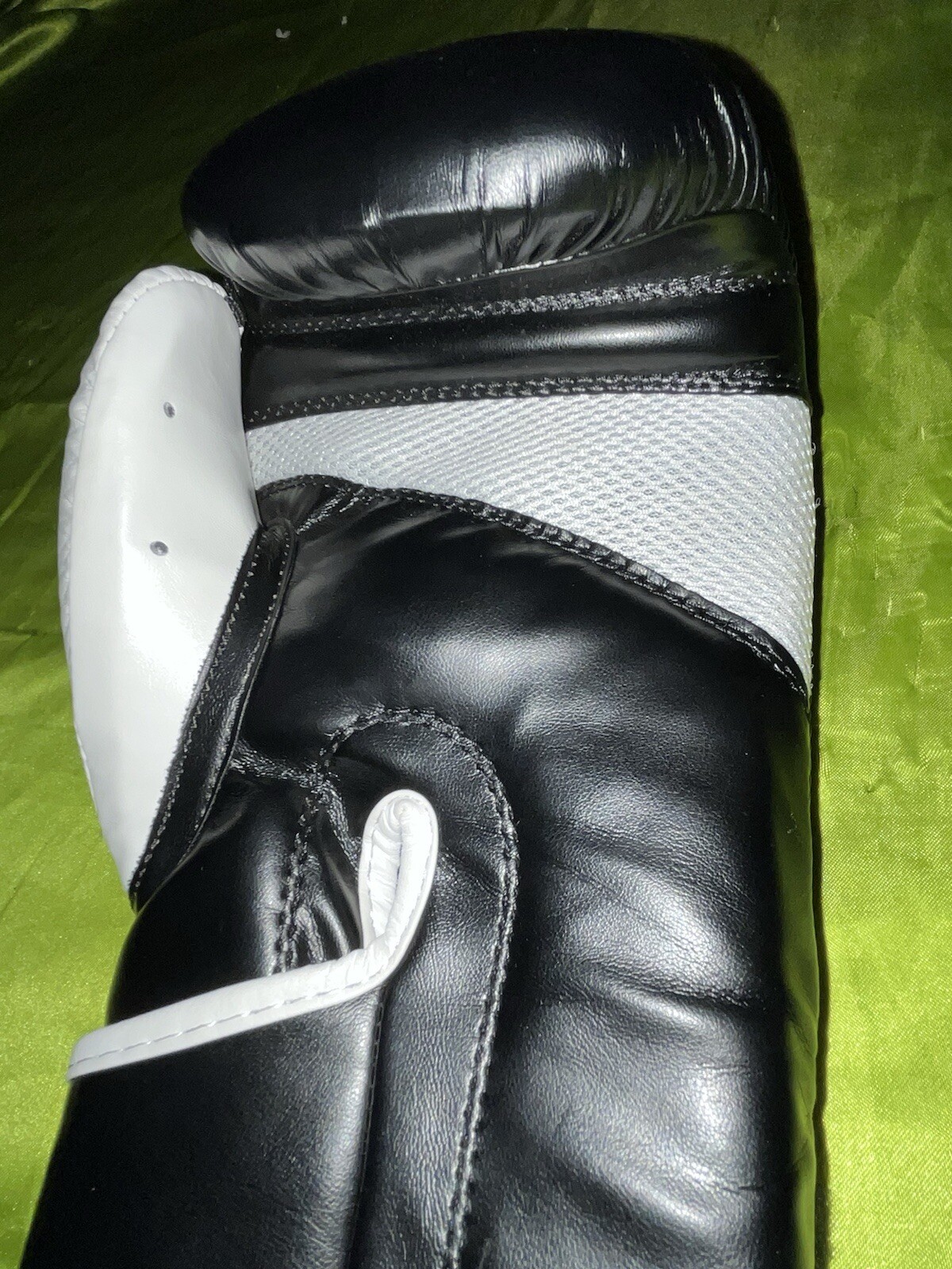 9 ROUND Boxing Gloves 10oz Black White Hook And Loop Straps