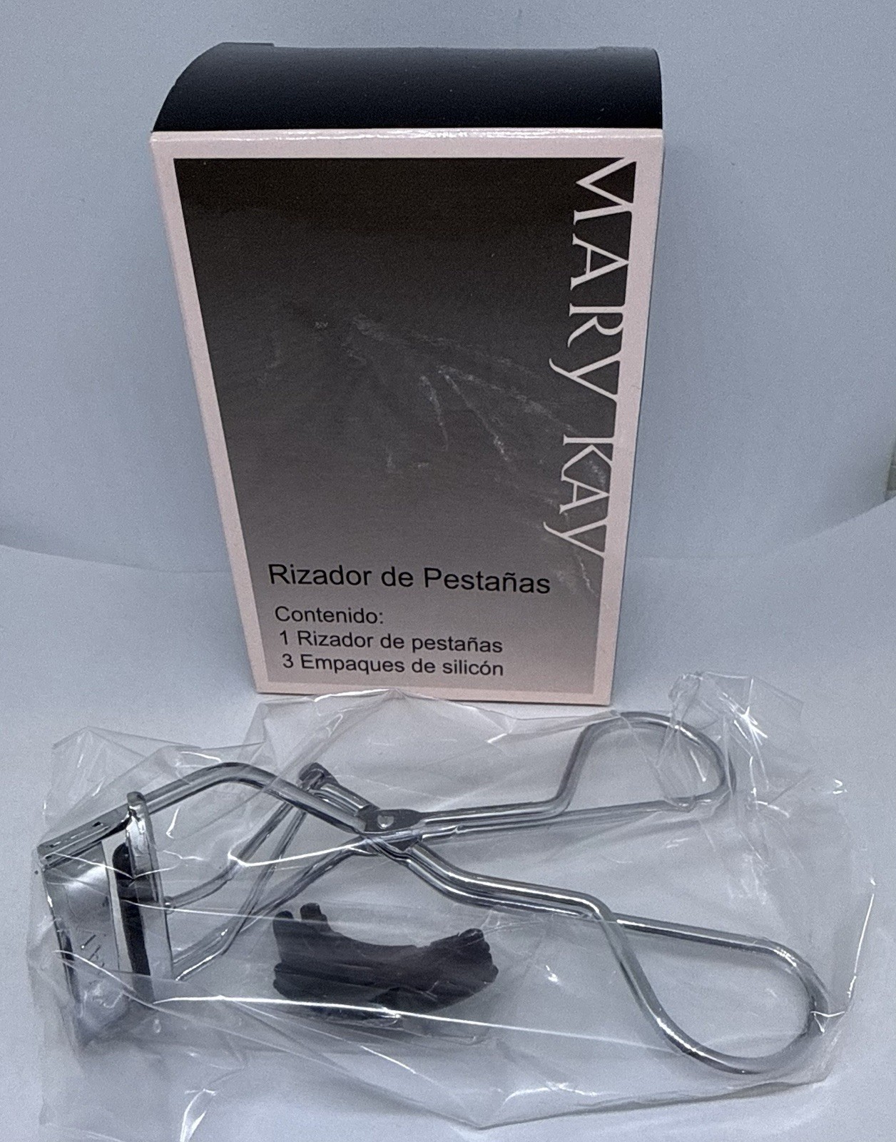 Mary Kay Eyelash Curler With 3 Silicone Pad Refills, New