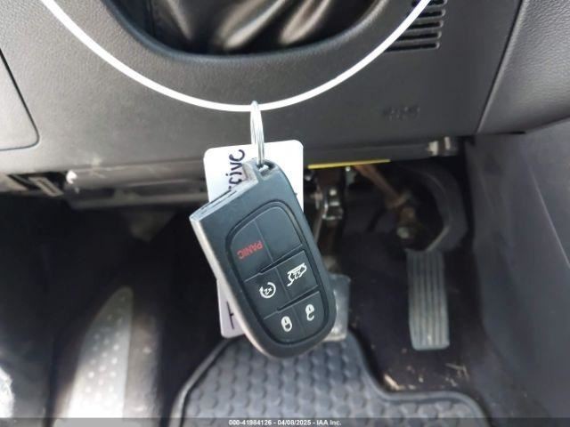 CHEROKEE 2018 Glove Box 4715365