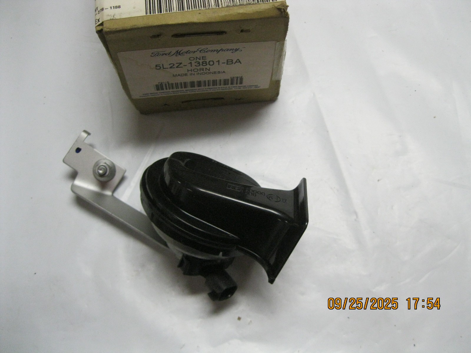 Genuine Ford OEM 5L2Z-13801-BA Horn Assembly