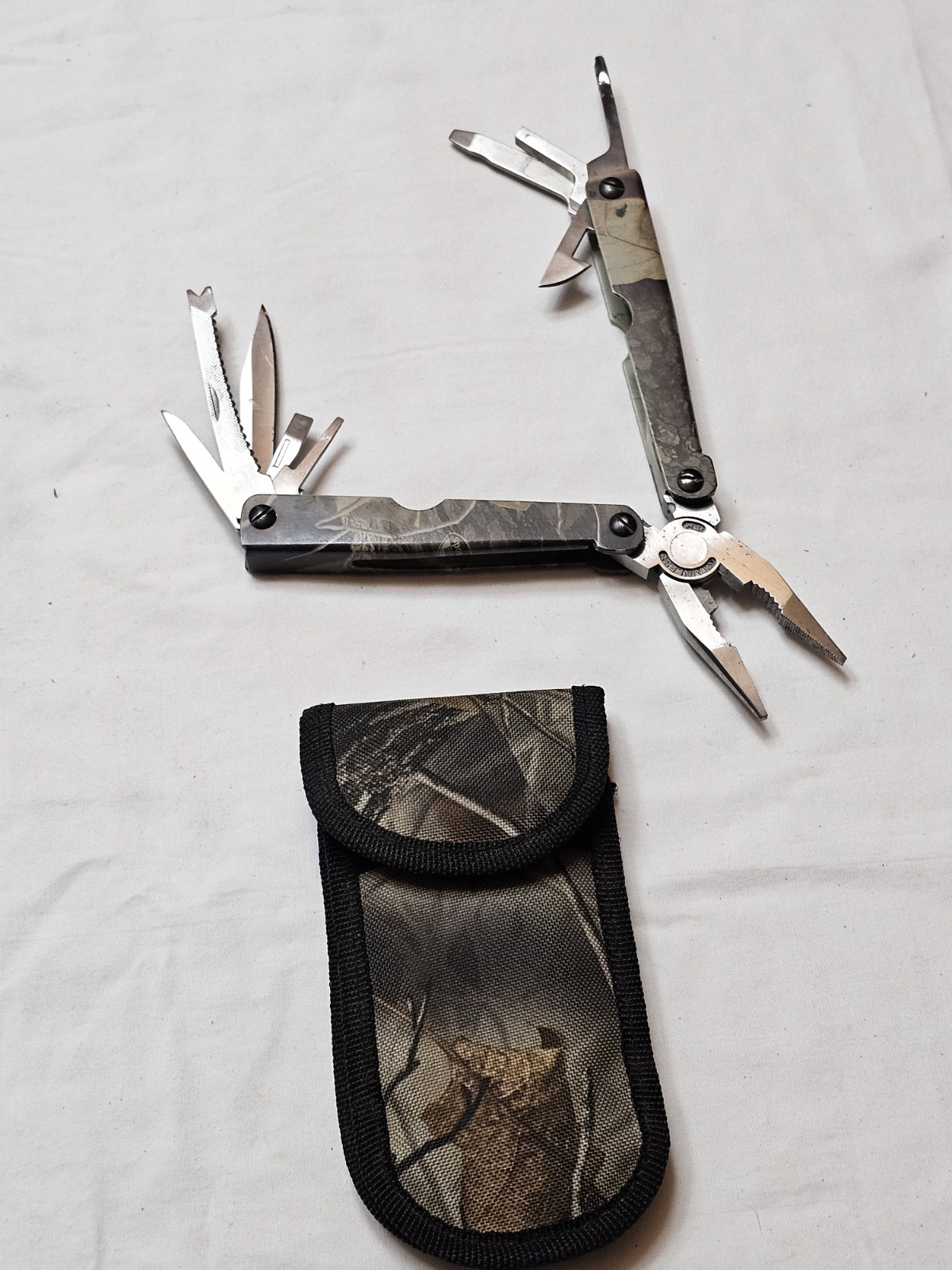 Camo Stainless Multi Tool Knife With Camo Case