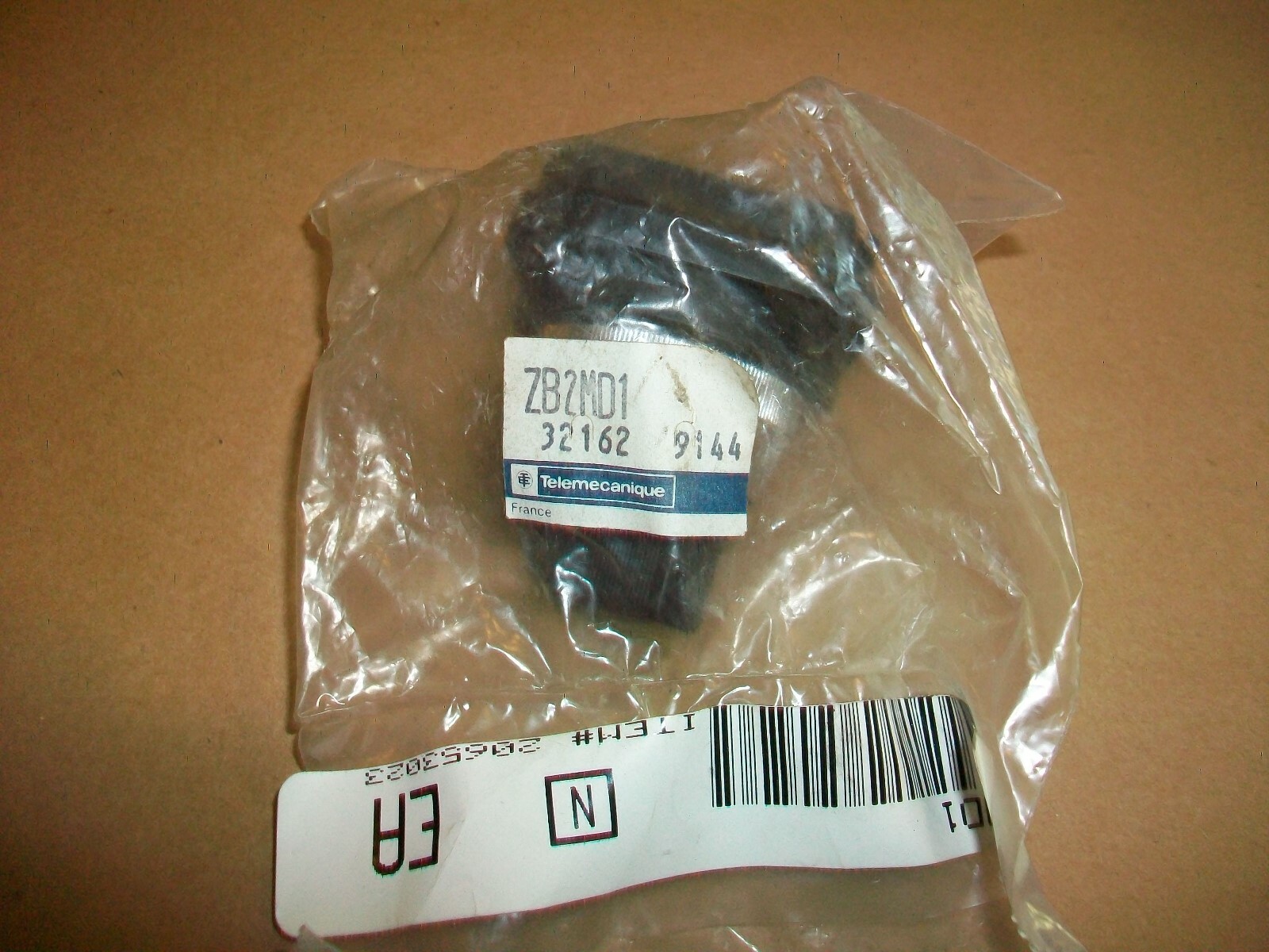 Telemecanique Selector Switch Operator  ZB2MD1  NEW