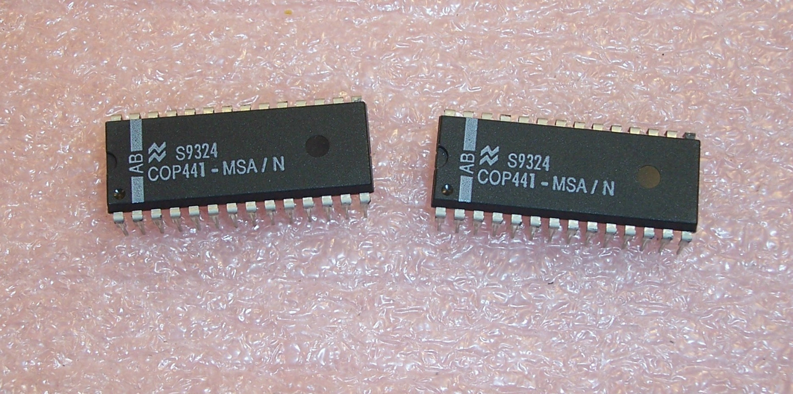 QTY (1) COP441MSA/N NSC 28 PIN DIP N-CHANNEL MICROCONTROLLER NOS