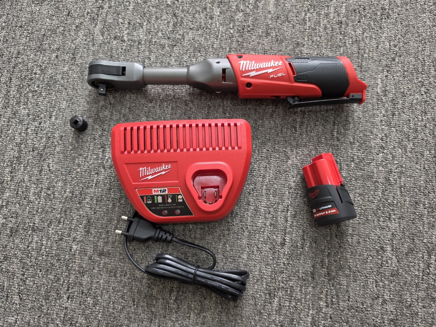 Milwaukee M12 FIR38LR 12V 2.5Ah 3/8" 200Rpm 75Nm LED 384mm 2.5lb *Charger_220V*