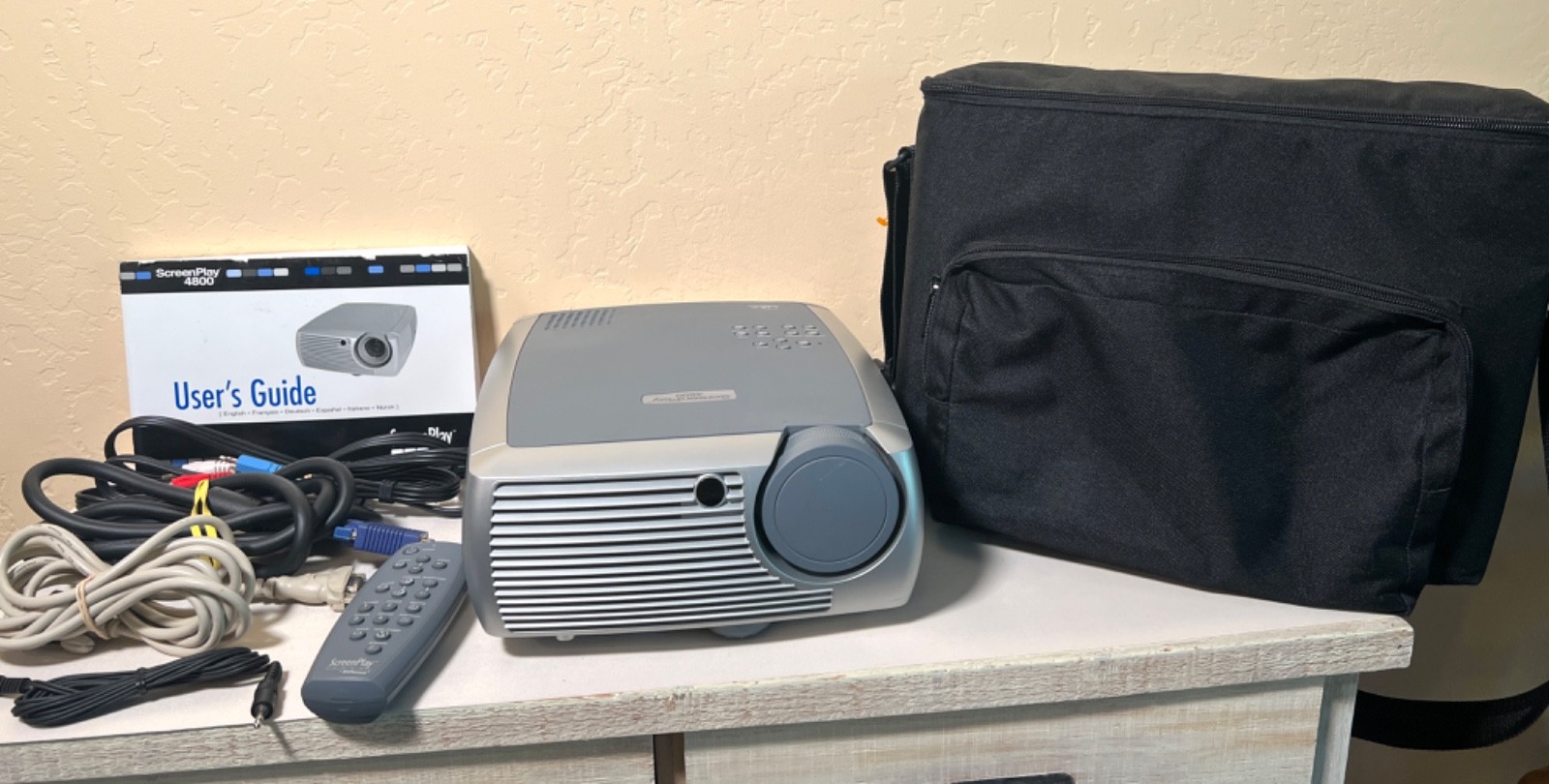InFocus Screenplay 4800 DLP Projector w. Remote, Cables, Manual & Case - Tested
