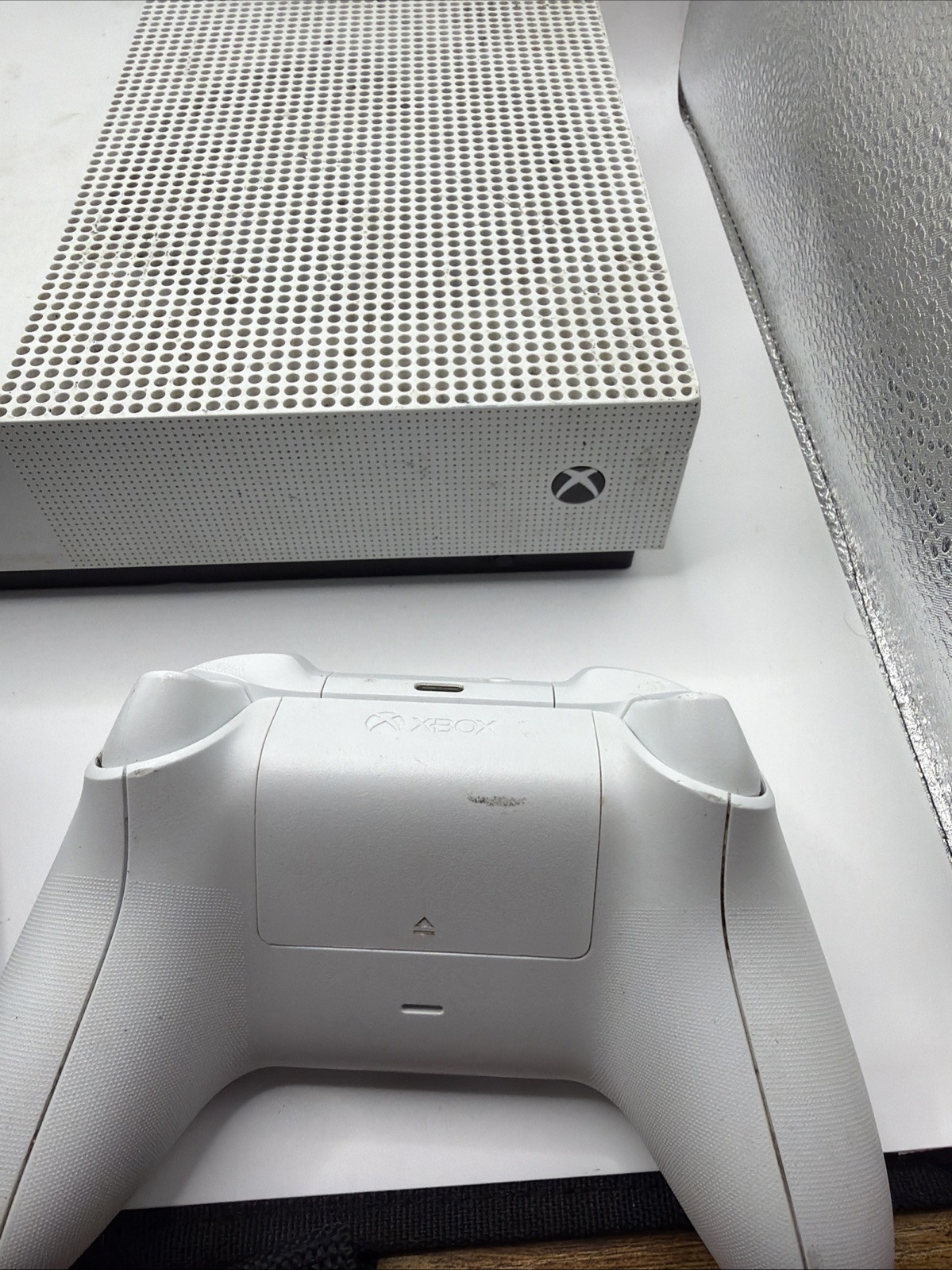 Microsoft Xbox One S 1TB All-Digital Edition Console - White untested parts only
