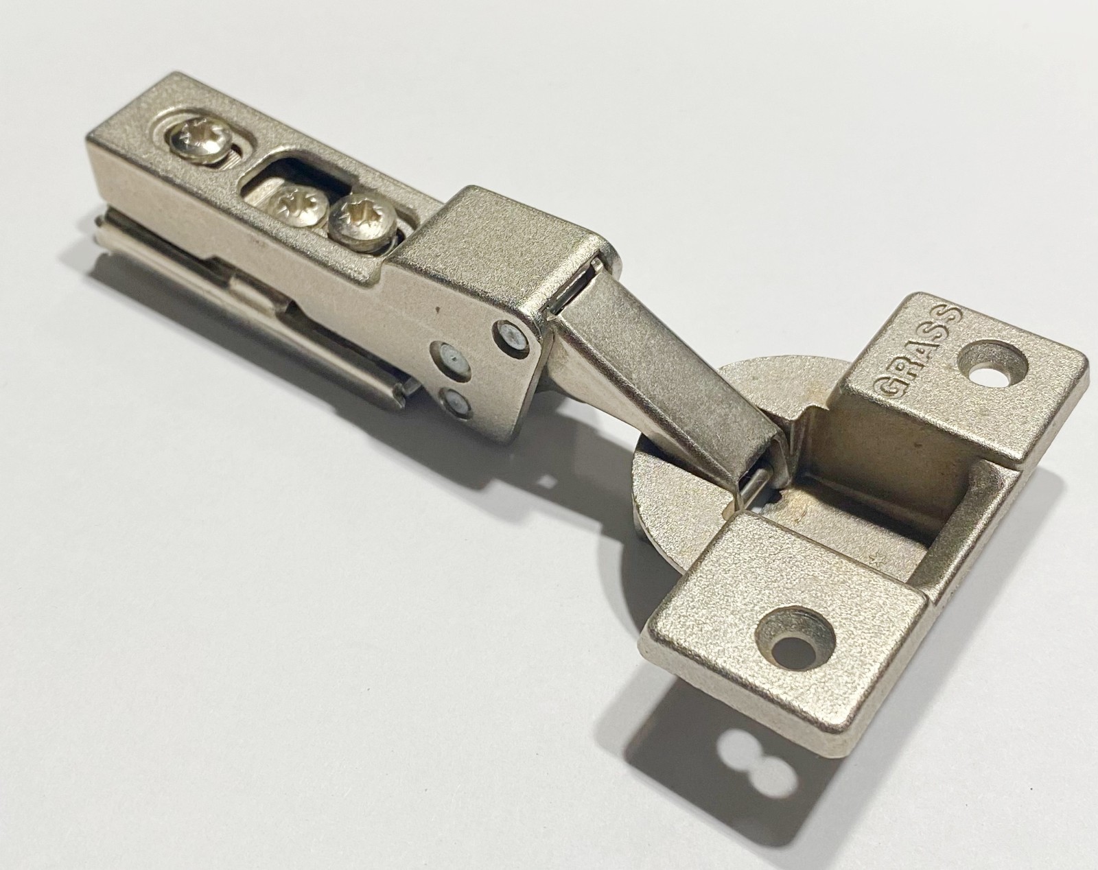 GRASS Hinge 1806, Clip On, 90°,Self Close,Full Overlay with "44"mounting plate.