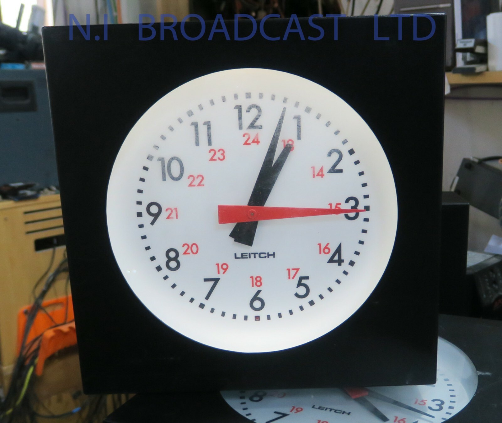 Leitch adc5108l  8inch clock backlight   with timecode input