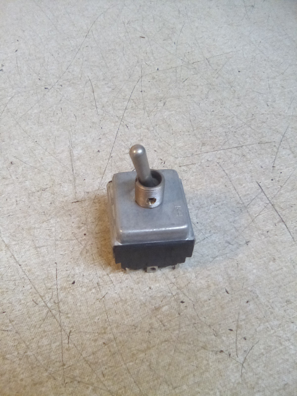 One Eaton Cutler-Hammer 7665K4 On On Toggle Switch