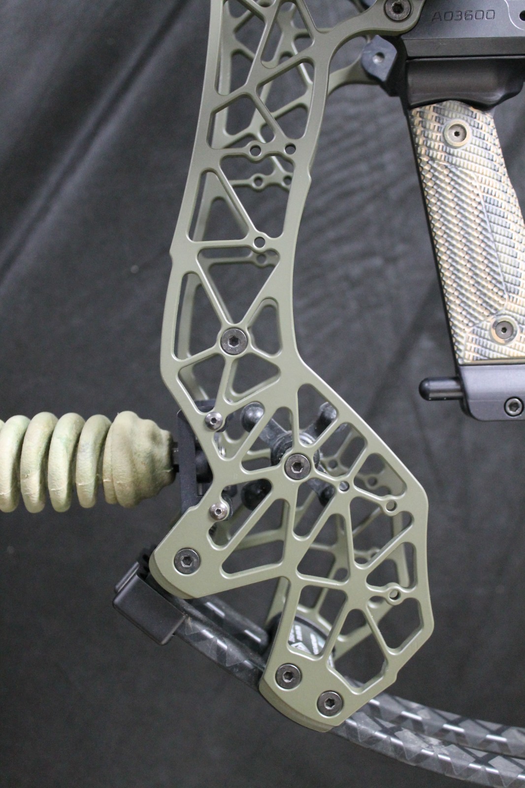 Gearhead Disrupter Pro 24 - RH - 75# - Green - LOADED!!!
