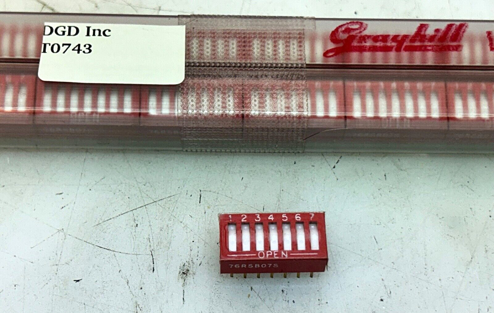 28PCS Greyhill 76RSB07S  Recessed Rocker Sealed Thru-Hole DIP Switch T0743