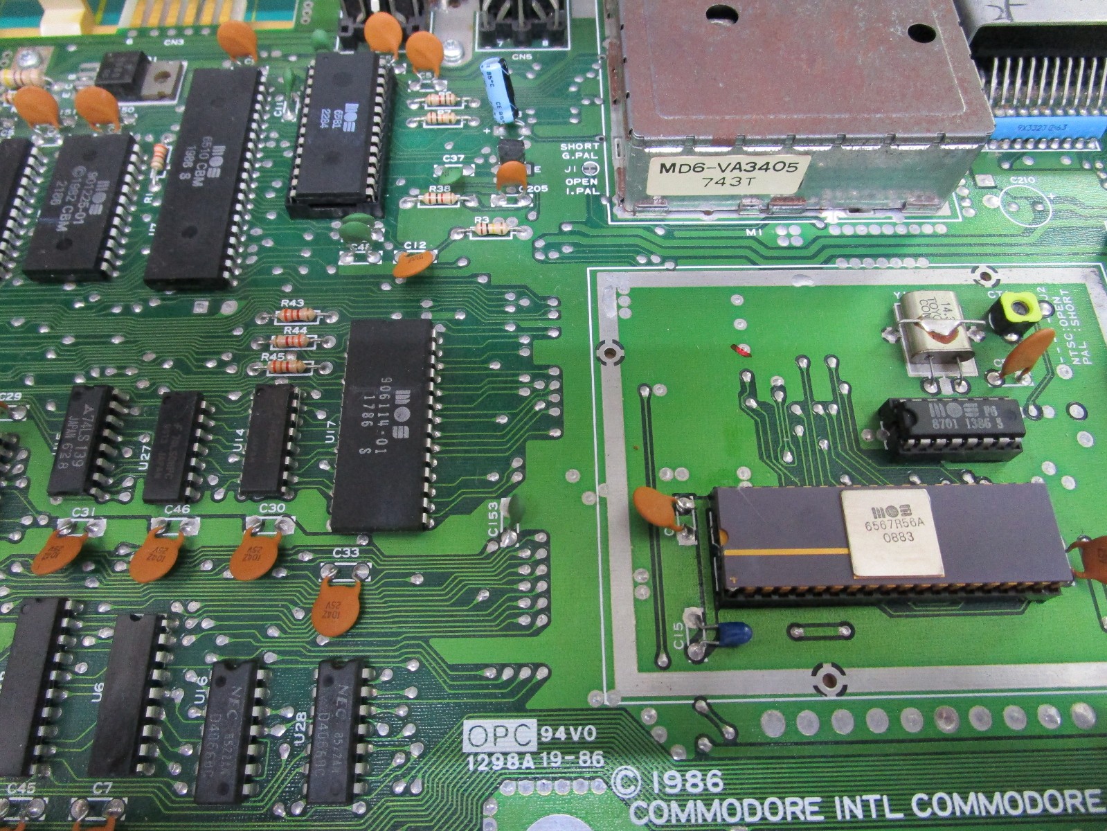COMMODORE 64C COMPUTER 250466 HEATSINKS C64C TESTED AND WORKING LOT#X8 💻