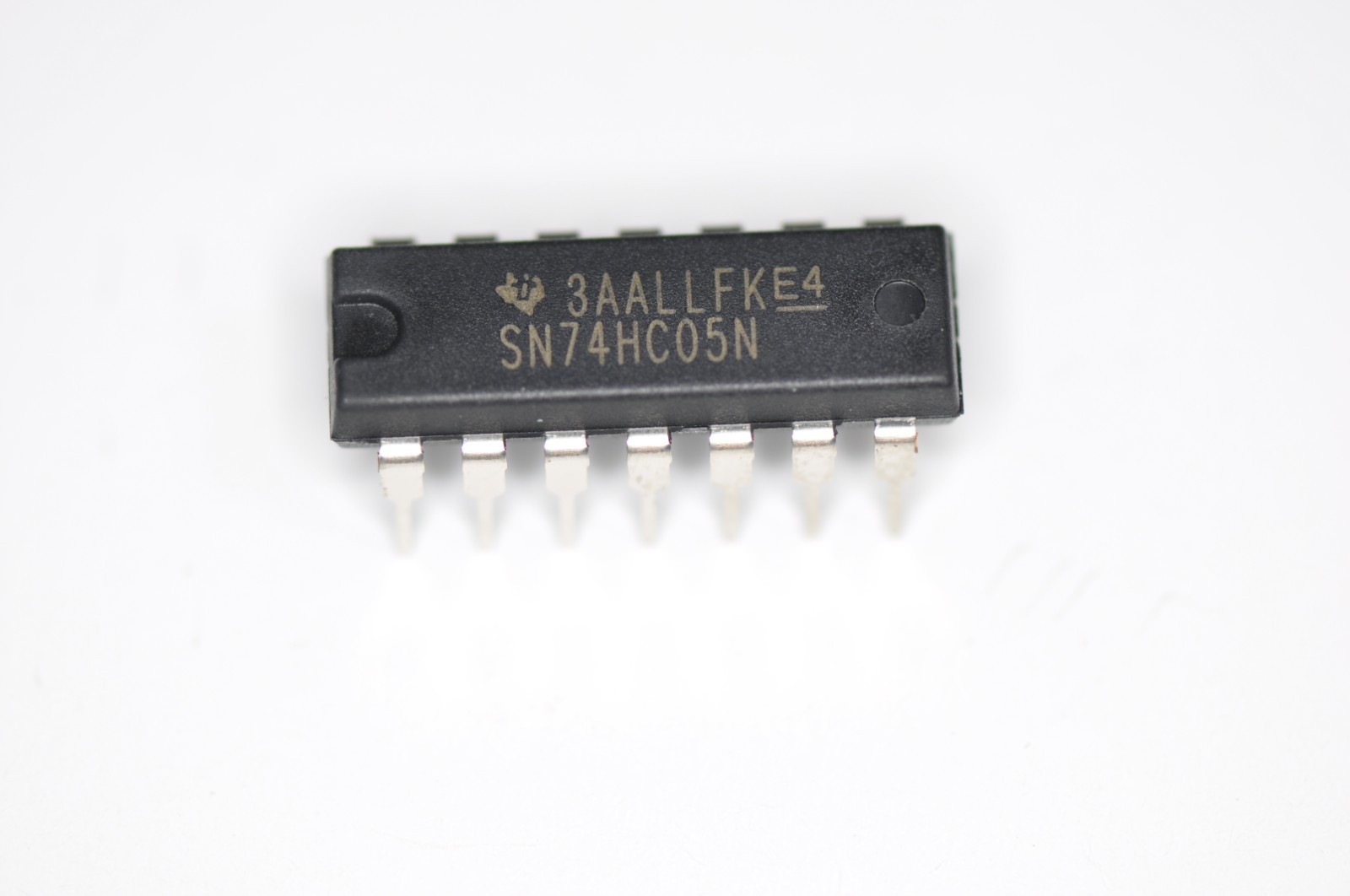 (5 pcs) Texas Instruments SN74HC05N – Hex Inverter – Open‑Drain – DIP‑14 – NOS