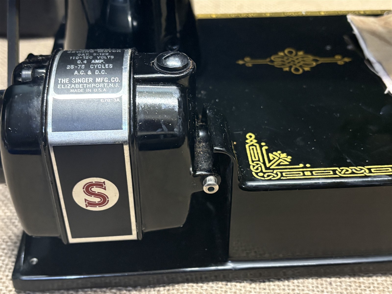 Singer Featherlight 221-1 sewing machine, Centennial edition 1951, pretty