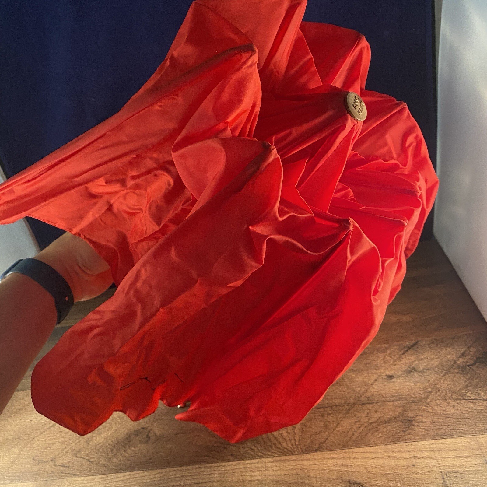 Anne Klien Compact Red Umbrella Wood Handle 100% Nylon 33"Dia x 22.5" Long