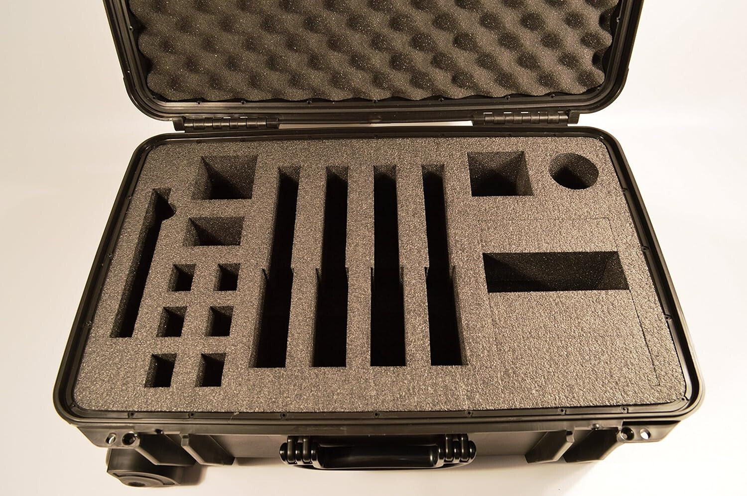 Quick Fire QF920RBKL Rolling Pistol Case Watertight w/ Locks: LARGE CAPACITY