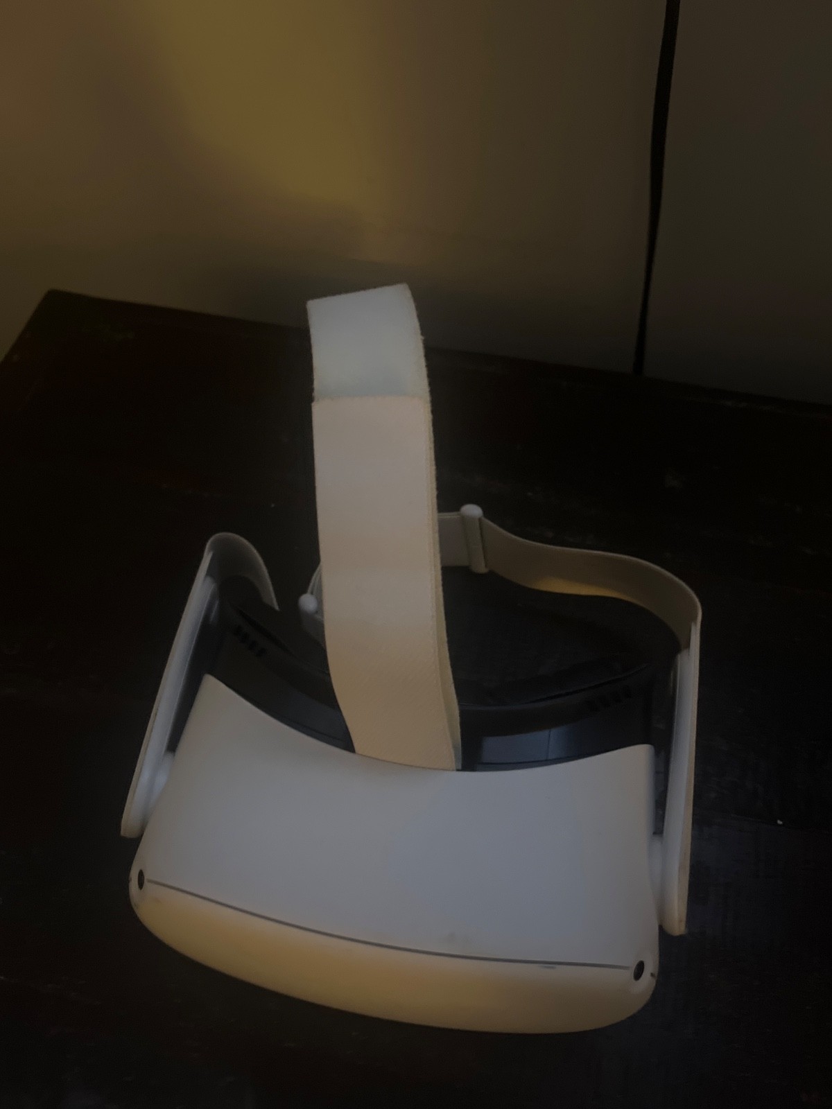 Meta Quest 2 - White - No Damage - Oculus - No Charger comes with.