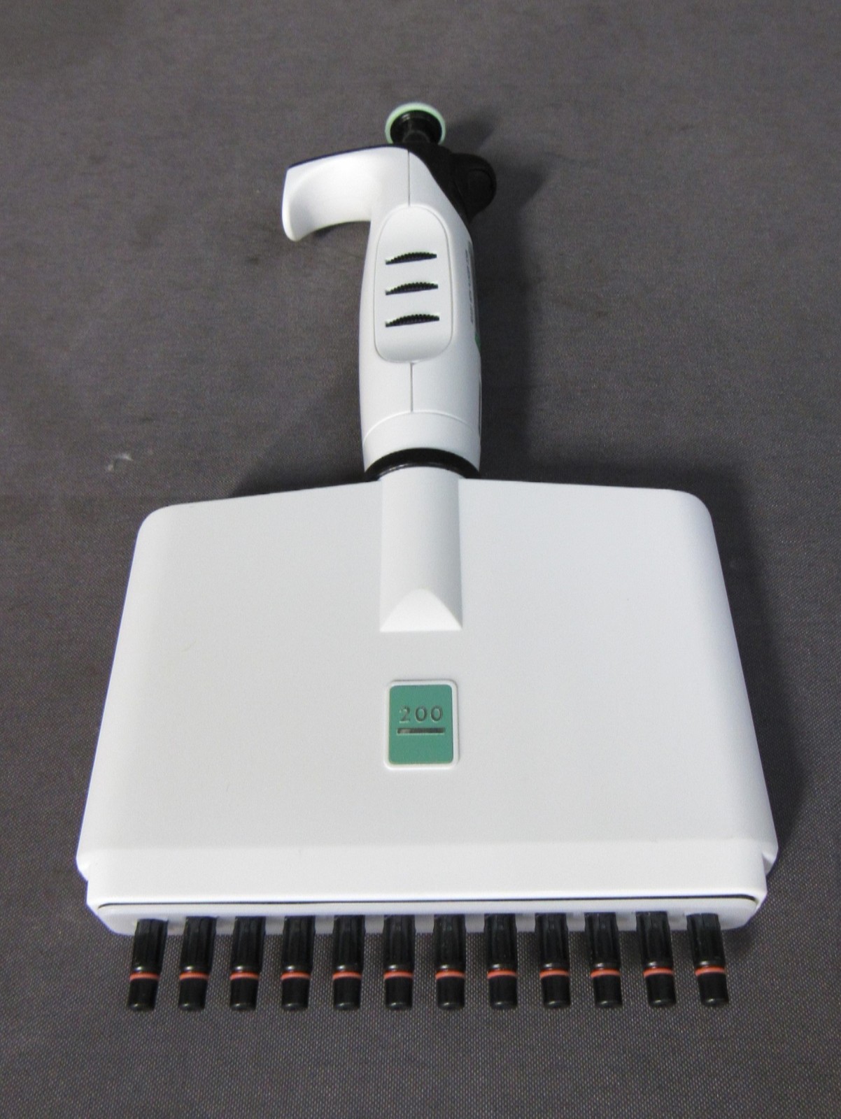 * INTEGRA 3036 EVOLVE 20-200µL 12-Channel Manual Pipette