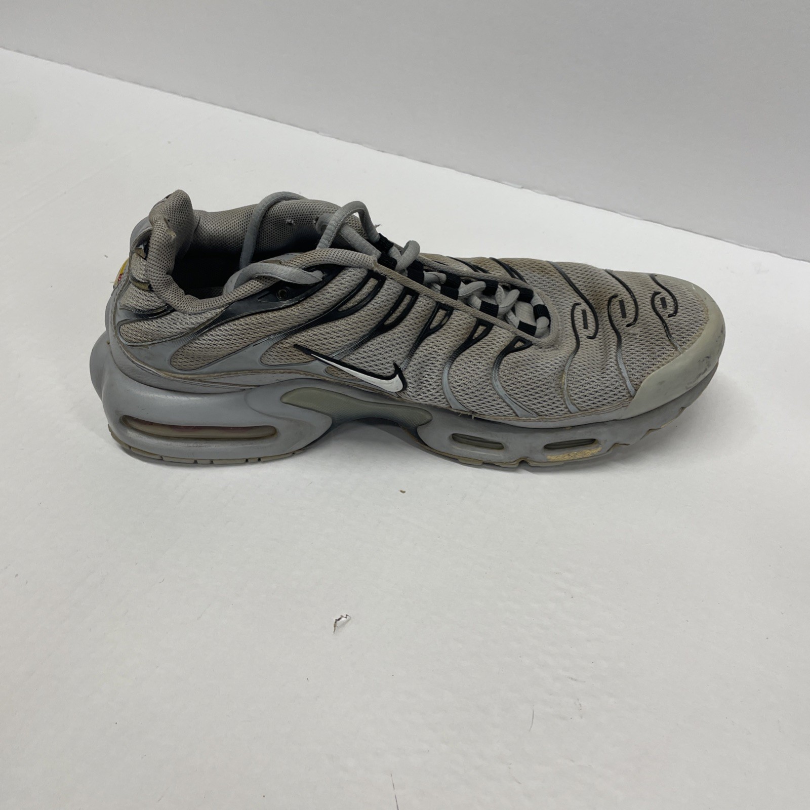 Nike Air Max Plus TN Mens 10.5 Gray Running Shoes Sneakers No Size Tag Read