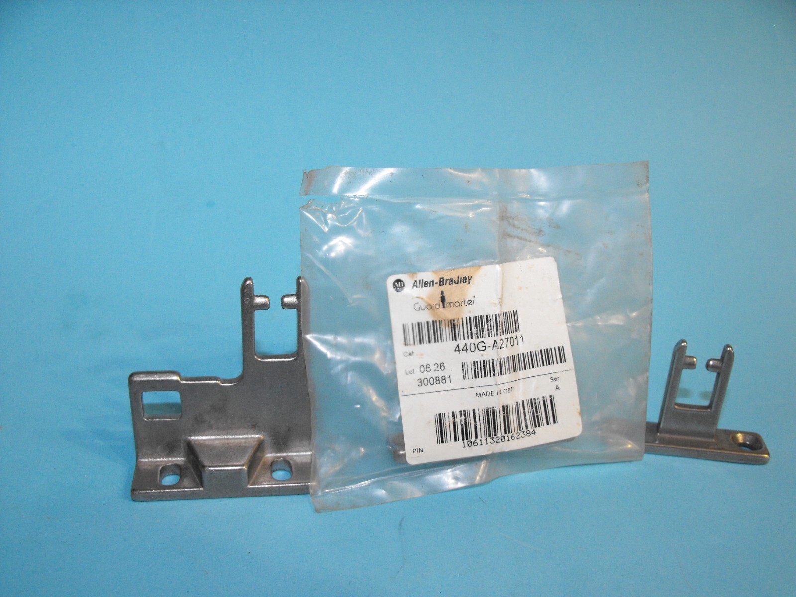 Allen-Bradley 440G-A27011.Safety Switch Latch.SER A.LOT(3PCS).440GA27011.NEW