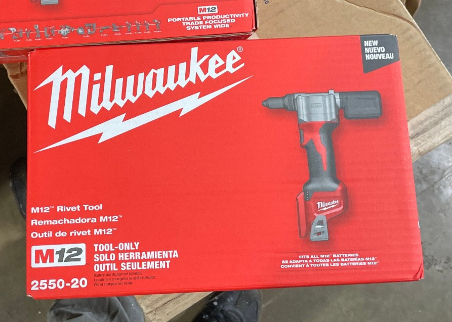 Milwaukee 2550-22 M12 Rivet Tool Kit