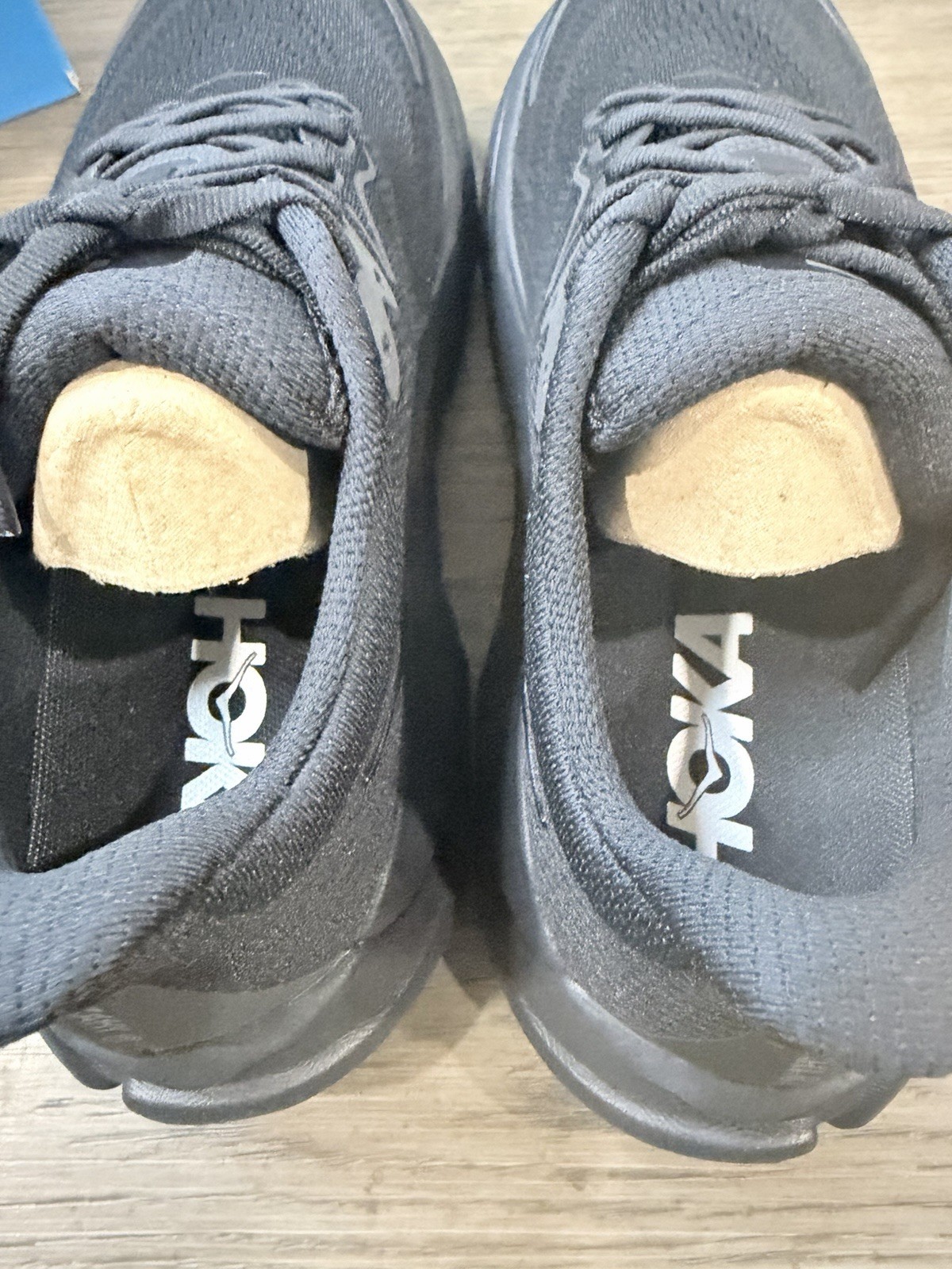 Hoka one one Arahi 8 black wide Womens Size 8.5D New With Box 🔥