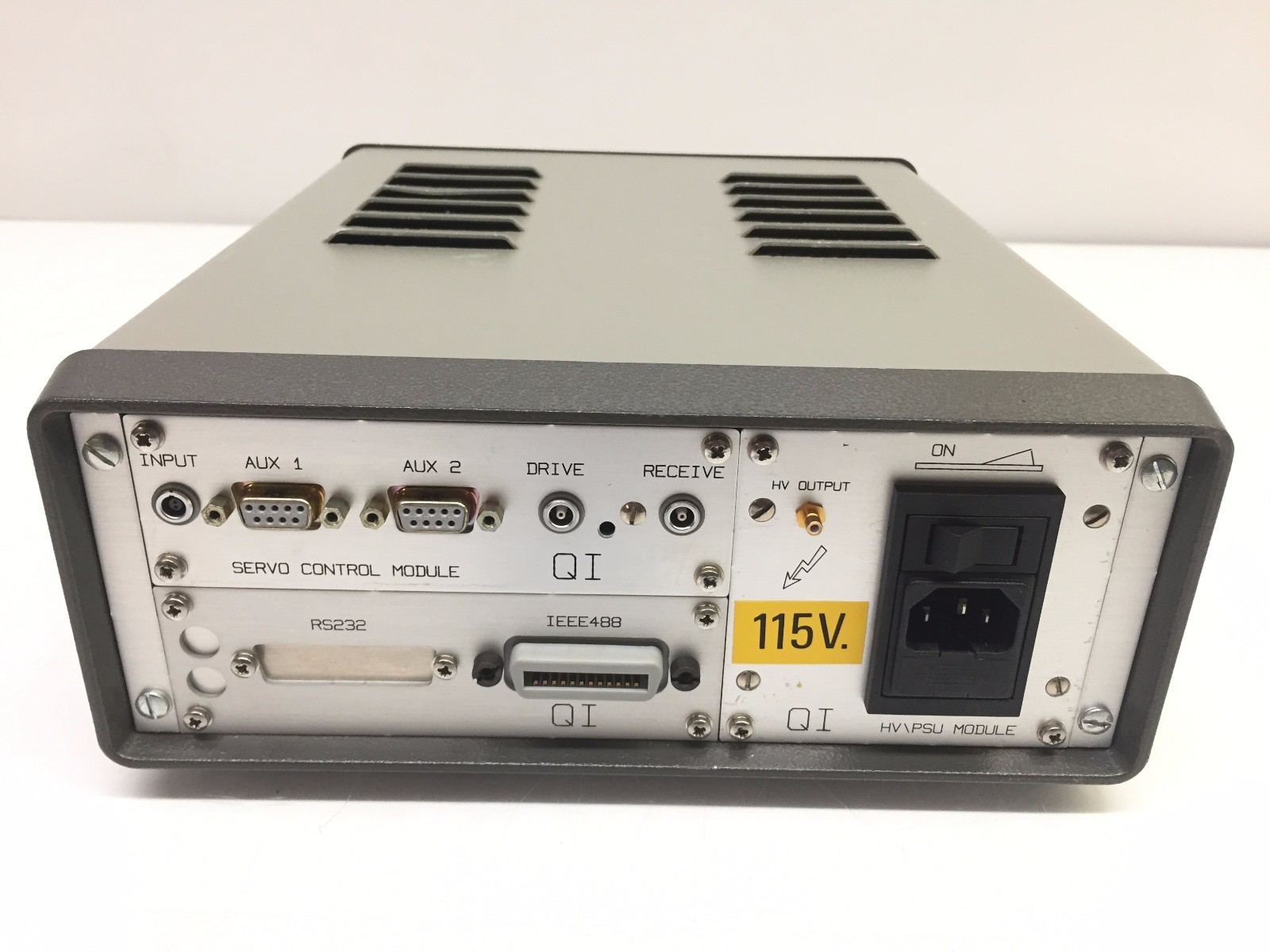 Queensgate Instruments AX100 Positioning Controller