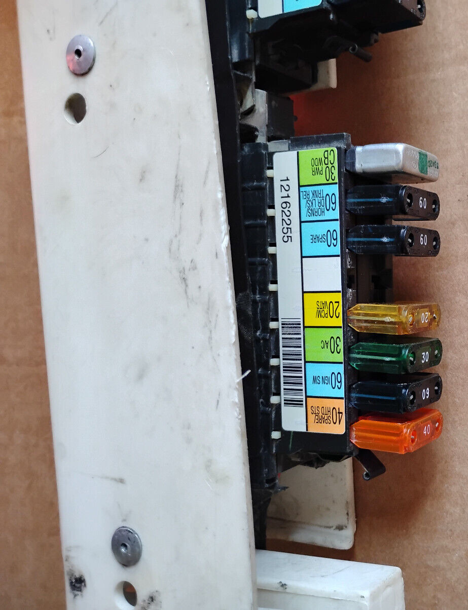 1997-99 BUICK LE SABRE UNDER HOOD FUSE BOX 25535534 OEM