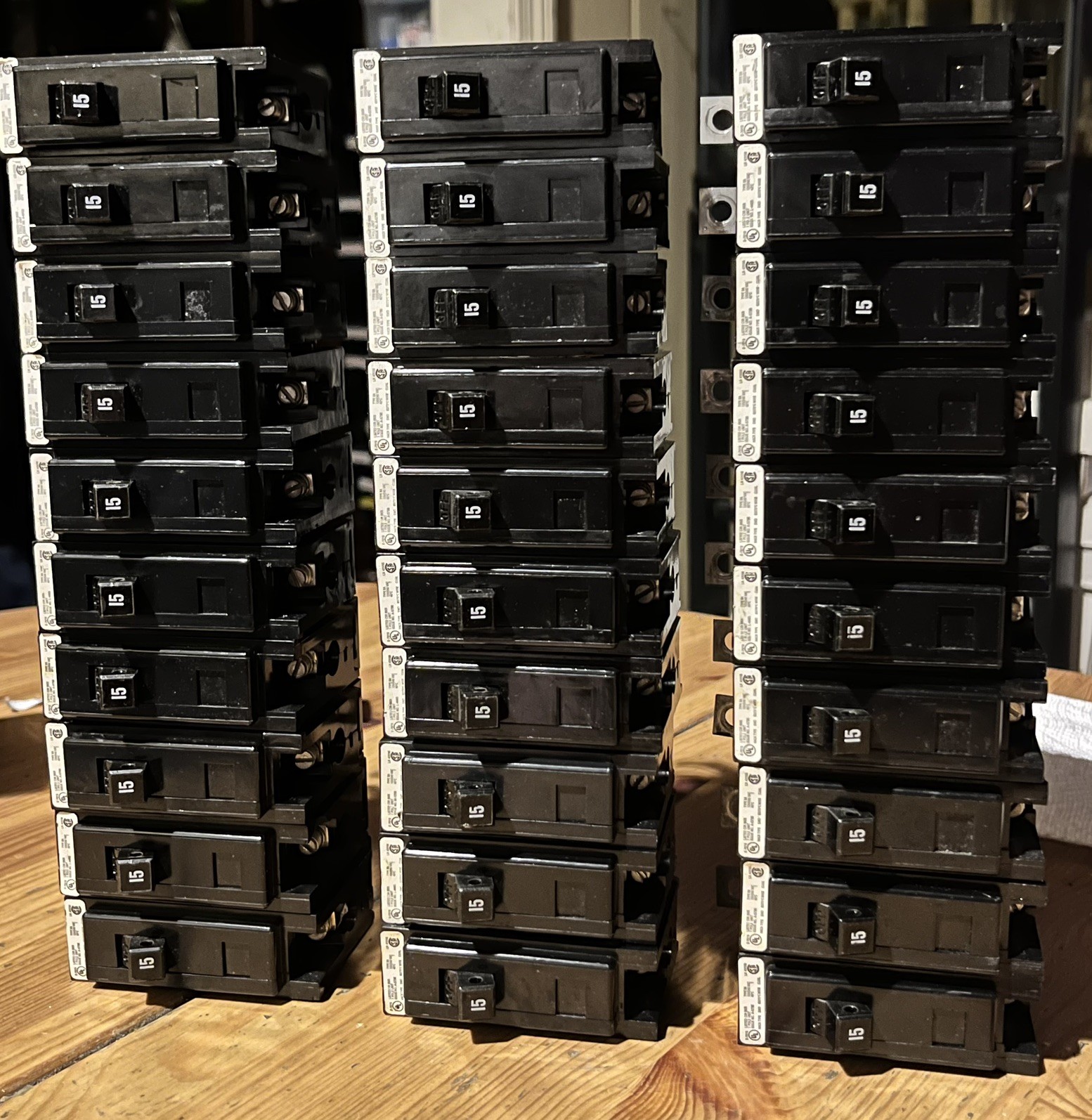 Lot (10) Eaton / Cutler Hammer BAB1015 / BA115 Bolt On Breakers 15A 1P 120/240V