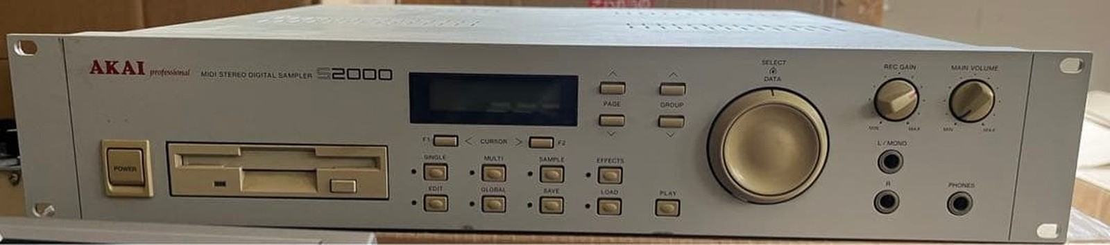 AKAI Professional S2000 MIDI Stereo Digital Sampler Rack Mount MPC Vintage Used