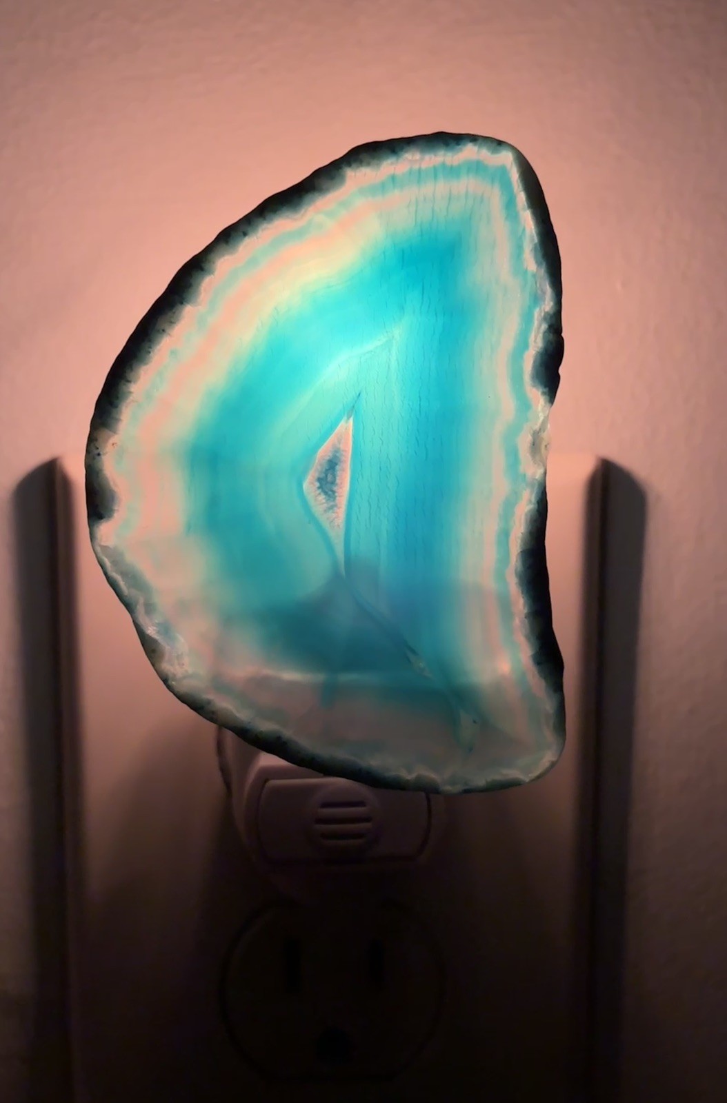 Blue Agate Night Light – Dusk-to Dawn Smart Sensor & Natural Geode Glow