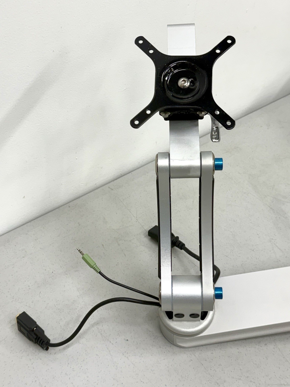 ICW Elite 5220 Double-Arm Wall Mount For LCD Displays