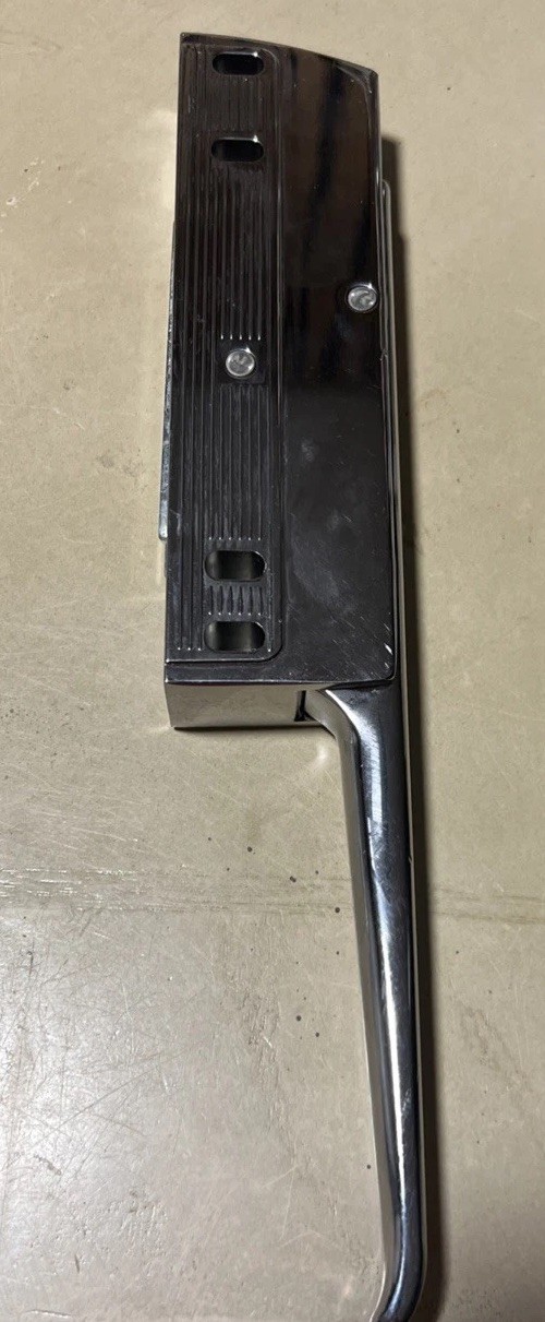 Component Hardware Group R25 Series Magnetic Latch w/ Offset Handle