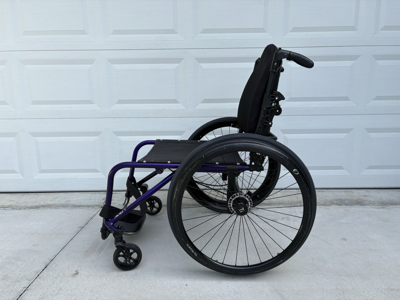 TIlite Aero T  Rigid wheelchair . 25" Natural Fit  handrims D's locks,  20" seat