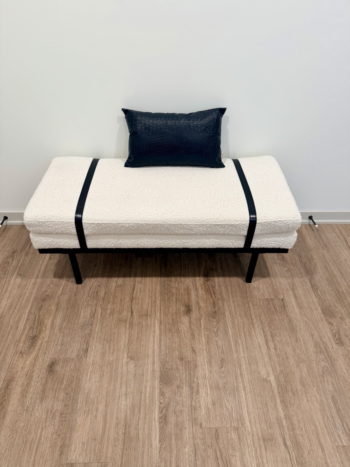 Entryway bench