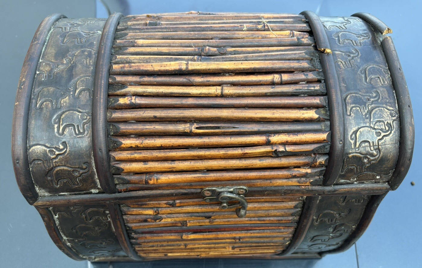 VTG Hinged Wood Wicker Rattan Bamboo Woven Storage Trunk Handmade Elephant Art