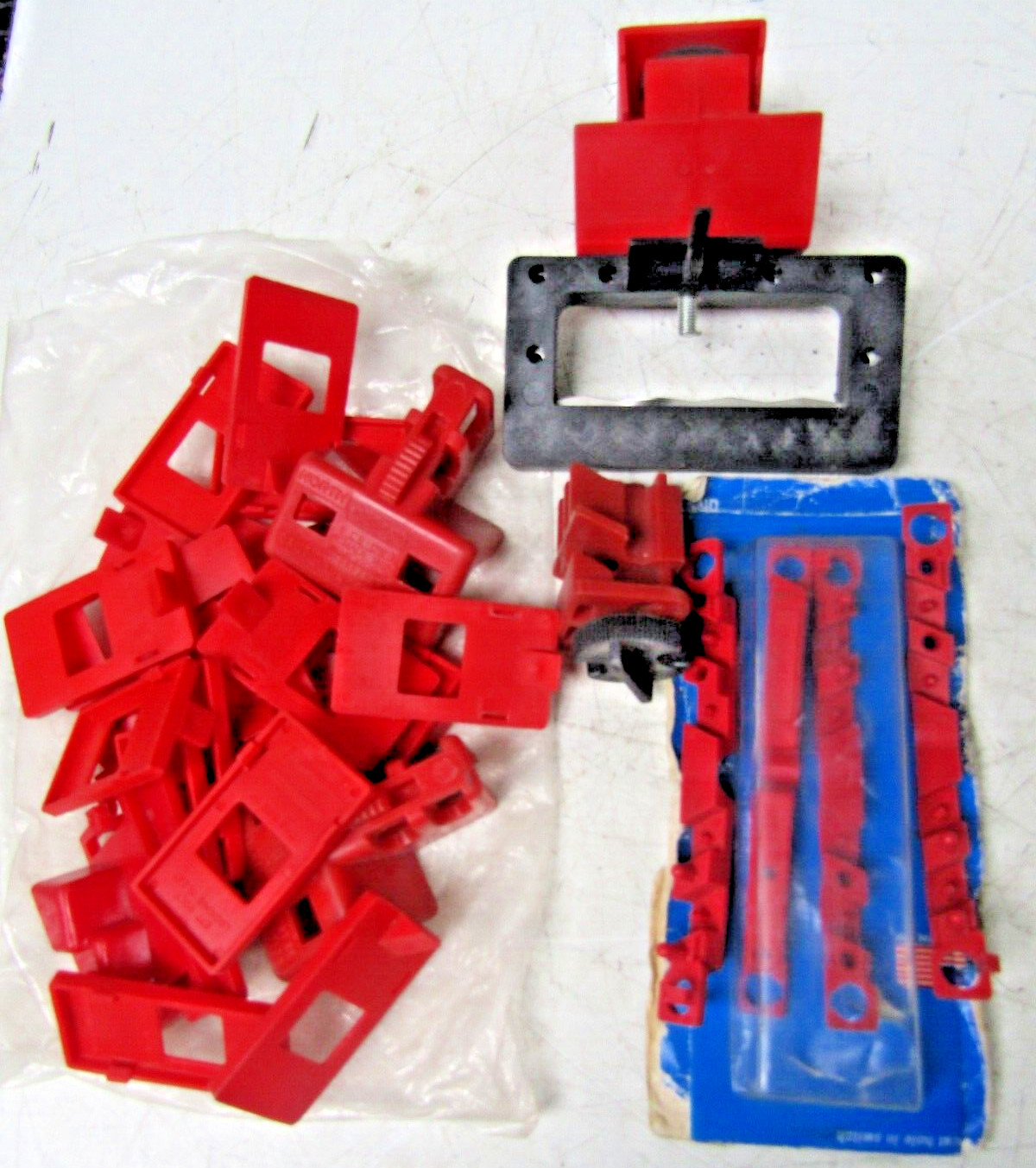 🔥26) NEW IDEAL BRADY CIRCUIT BREAKER LOCKOUT 44810 65404 66321 CB04 CB01 LOT 26