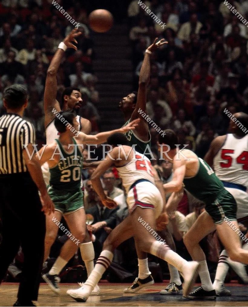 ER807 Wilt Chamberlain - Bill Russell Battle Celtics8x10 11x14 16x24 24x36 Photo